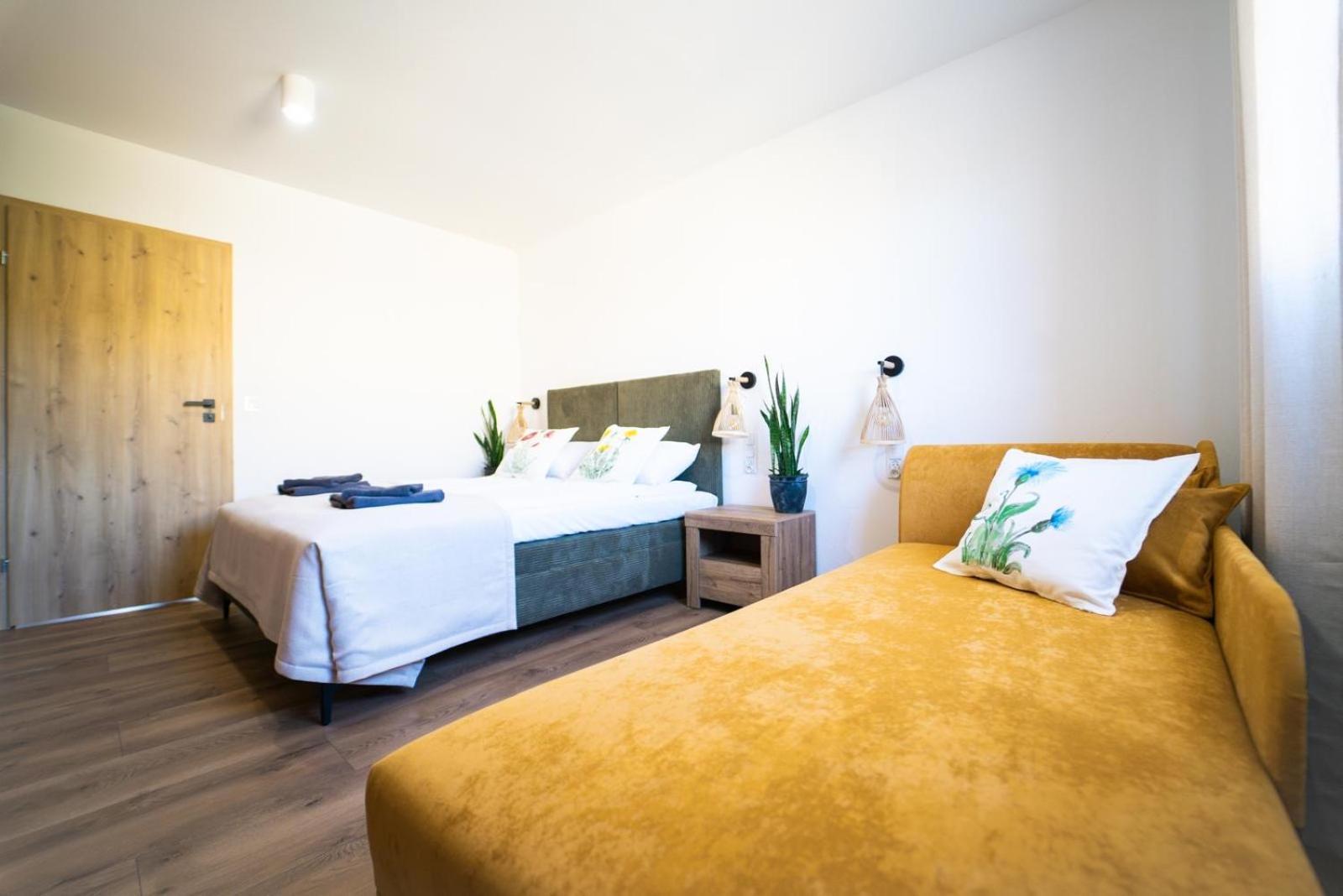 Cztery Pory Roku Apartment Виеле Екстериор снимка