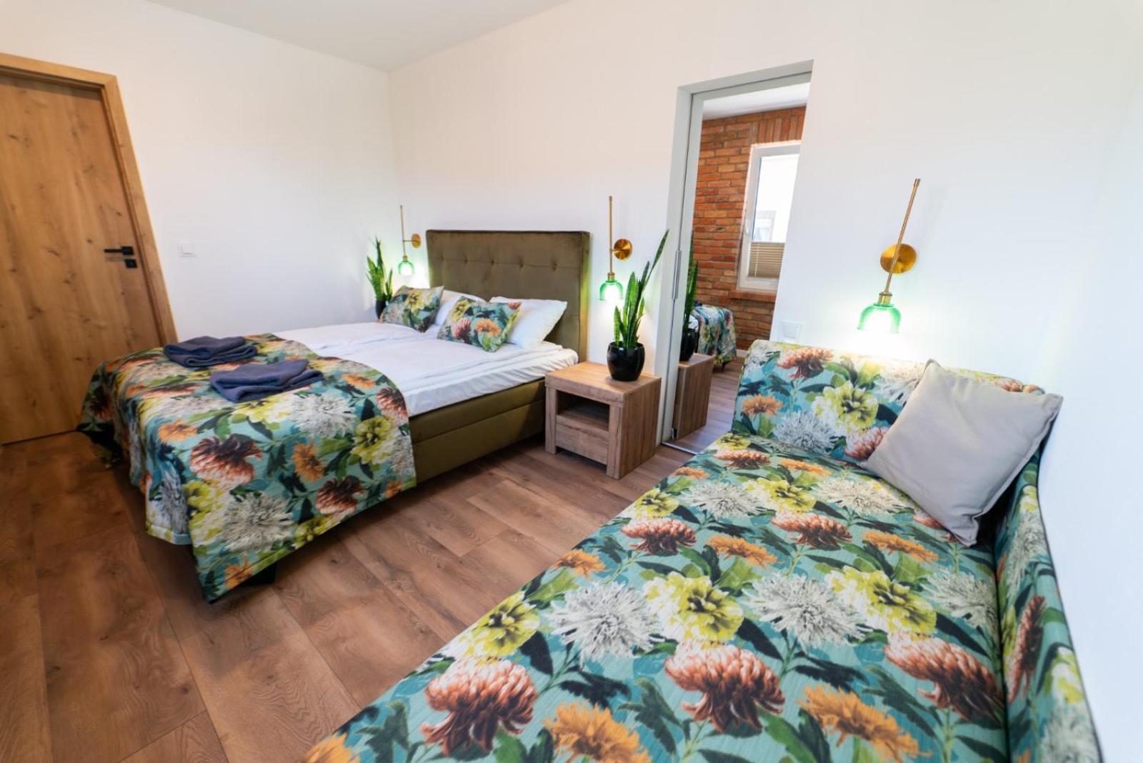 Cztery Pory Roku Apartment Виеле Екстериор снимка